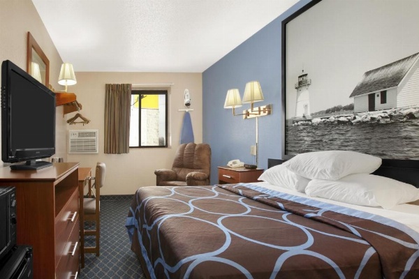 Super 8 by Wyndham Massena NY image 16