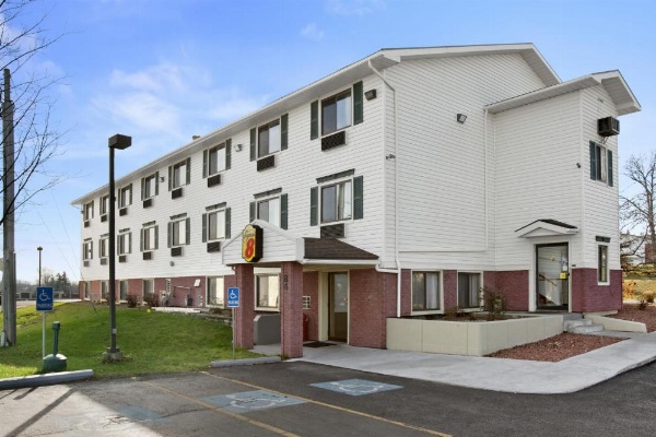 Super 8 by Wyndham Massena NY image 17