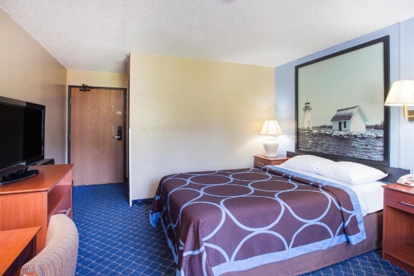 Super 8 by Wyndham Massena NY image 24