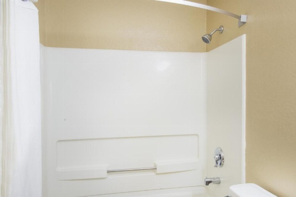 Super 8 by Wyndham Massena NY image 26