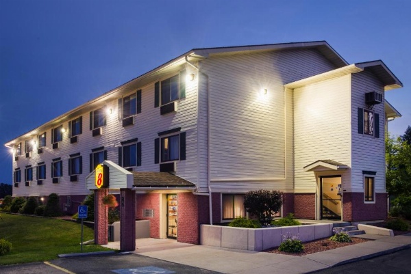 Super 8 by Wyndham Massena NY image 27