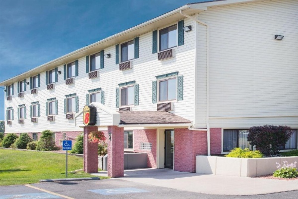 Super 8 by Wyndham Massena NY image 30